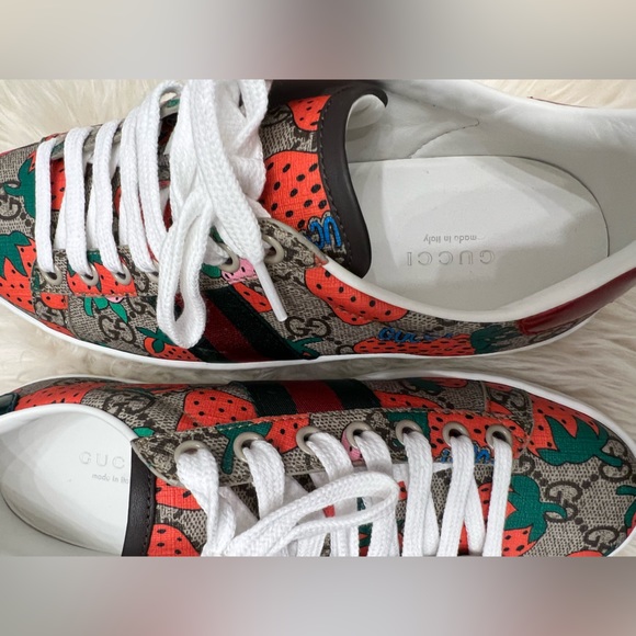 Brand new Gucci Ace sneakers with strawberries - Picture 1 of 6